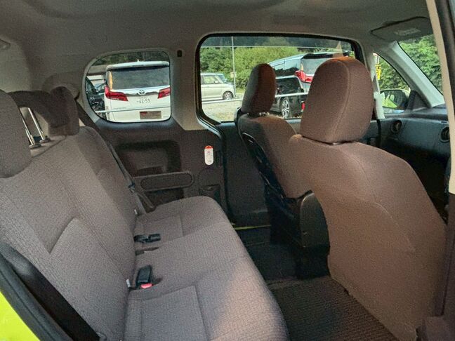 二列目は広々しており、重役を乗せられるほどです！【スペイド】